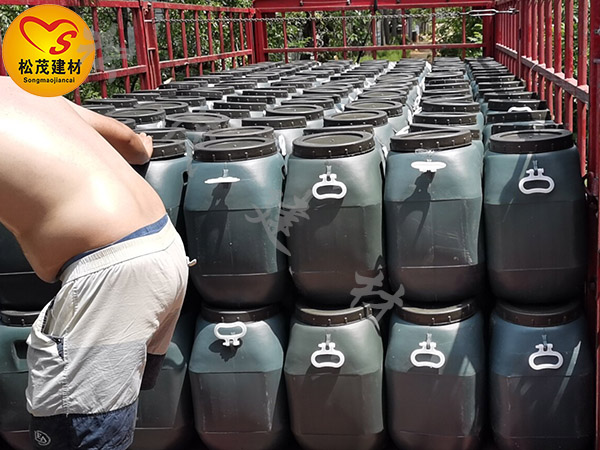 2019年8月17日河南郑州混凝土脱模剂厂家33吨脱模剂发货乌鲁木齐